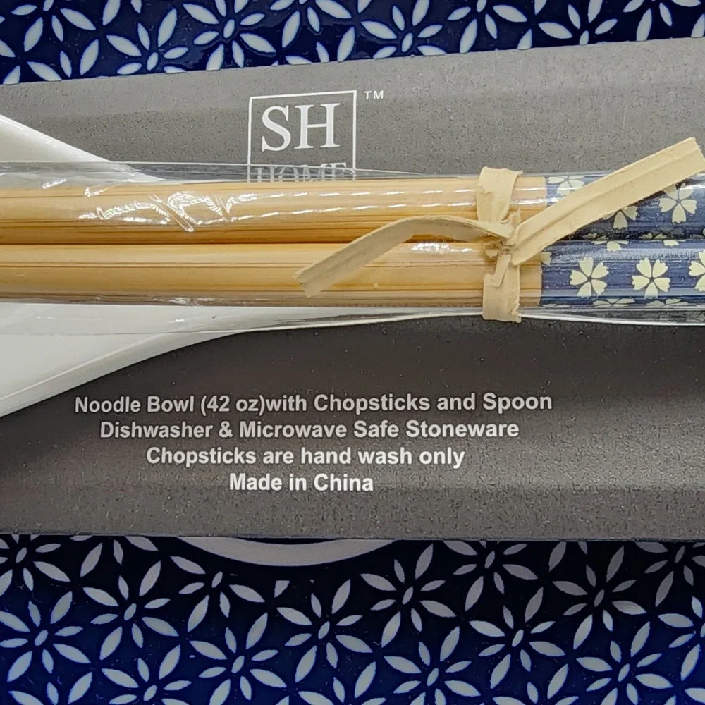 SH Home Blue Fu Floral Ceramic Ramen Noodle Bowl 42oz With 2 Chopstick And Spoon